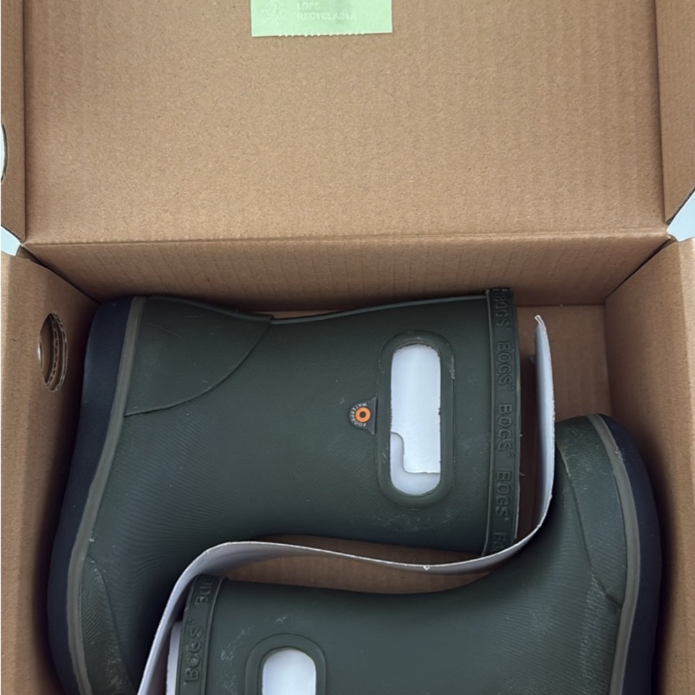 Shoes/rainboot bundle - Picture 10 of 10